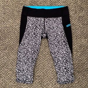 Lululemon capris. Barley worn. In good shape